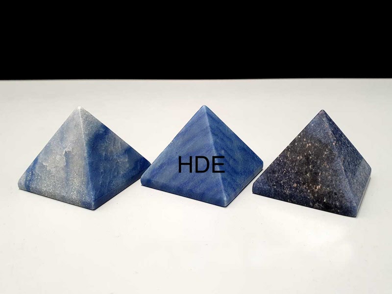 Blauquarz Pyramide Ca 40 Mm Breit